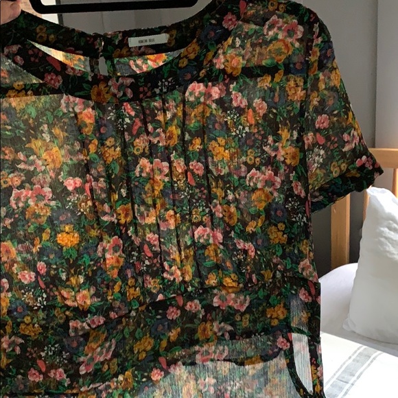 Floral top with size zipper and fit through waist - Picture 6 of 7